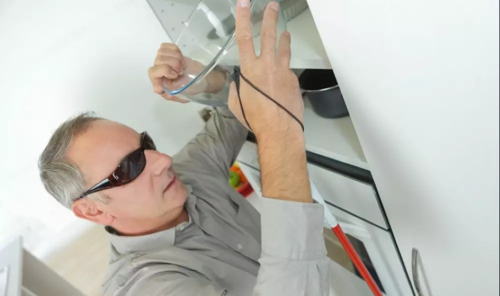 كيفية استخدام أجهزة المطبخ لمساعدة المكفوفين على الطهي