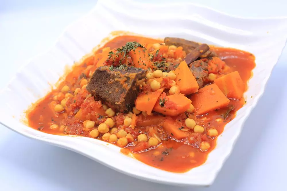 يخني اللحم بالقرع مع البرغل المفلفل