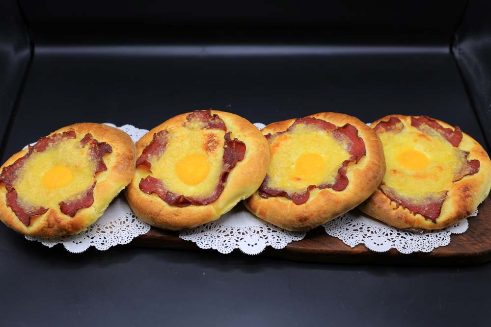 بريوش بالبيكون والجبن