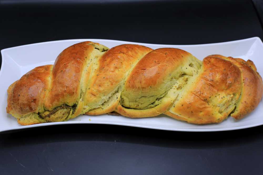بريوش بالريكوتا والبيستو
