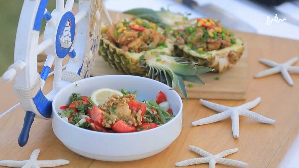 سلطة طماطم بزبدة الفول السوداني