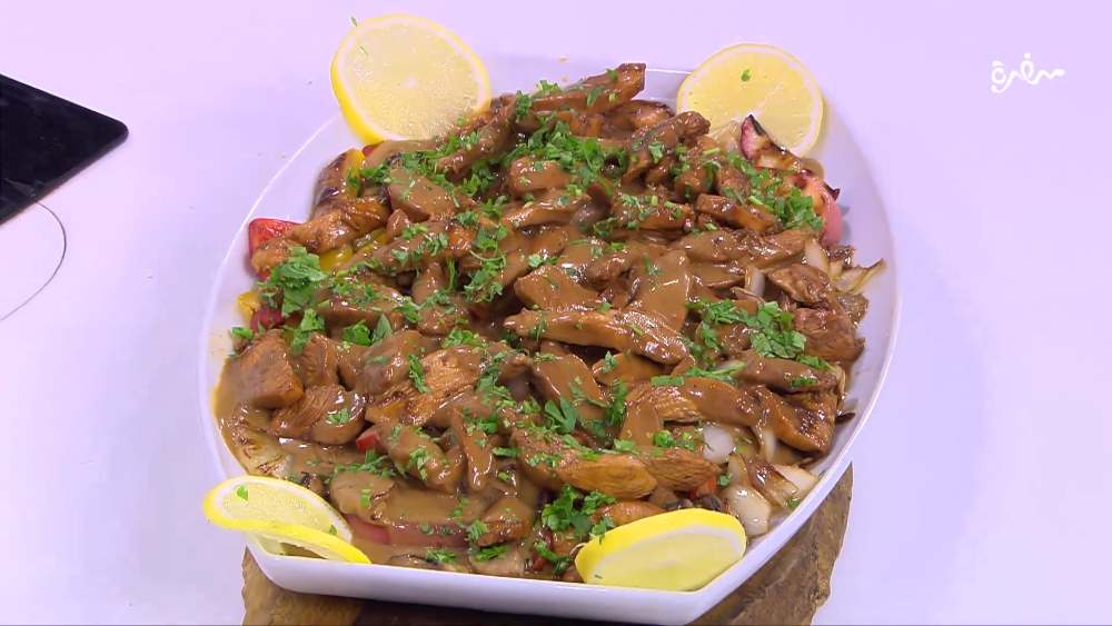 صدور دجاج مشوية مع خضار وفاكهة