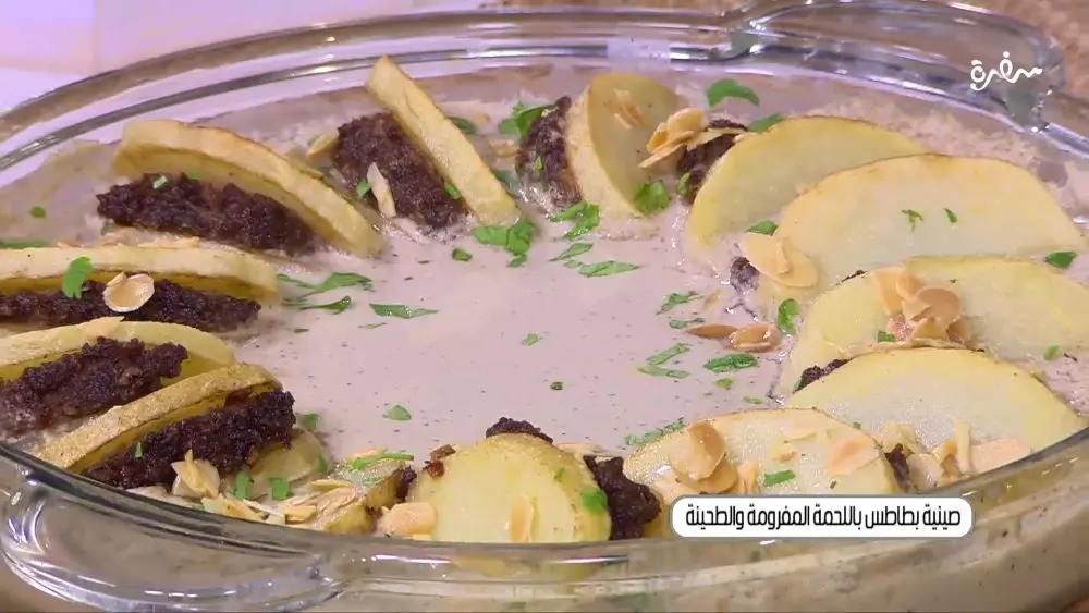 صينية بطاطس باللحمة المفرومة والطحينة _ غادة التلي