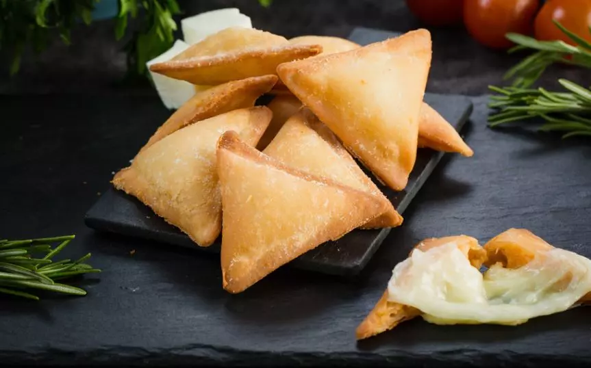 أفضل أنواع الجبن لحشو السمبوسة وطريقة عملها