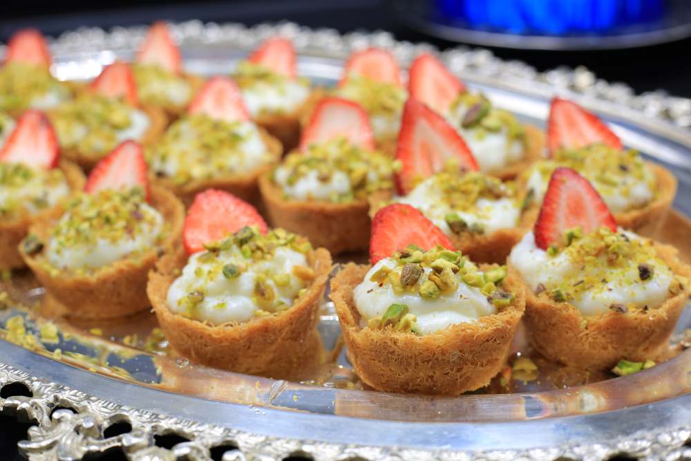 أكواب الكنافة بالكريمة