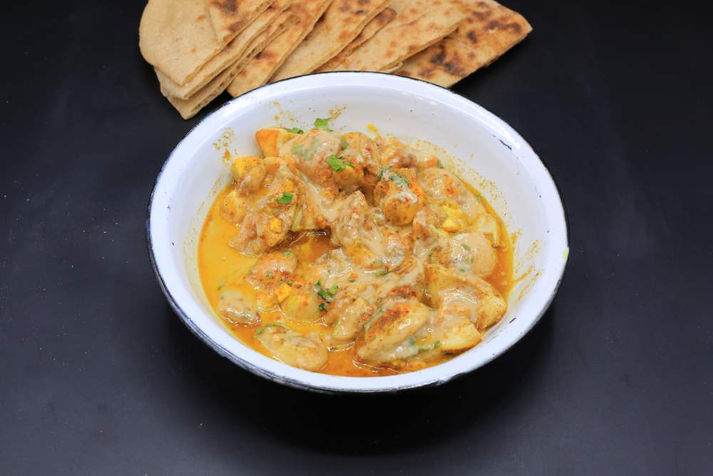 بيض مسلوق مدحرج