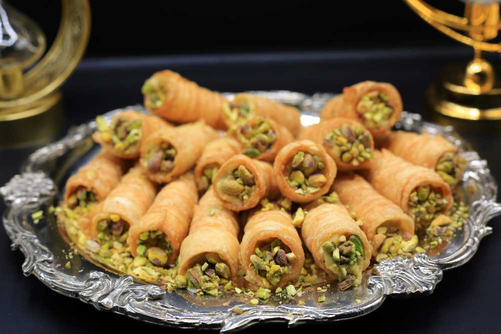 رولات السمبوسك بكاسترد التمر