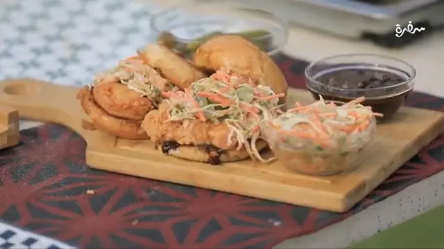 سندوتش بروستد بصوص الكاتشب والصويا