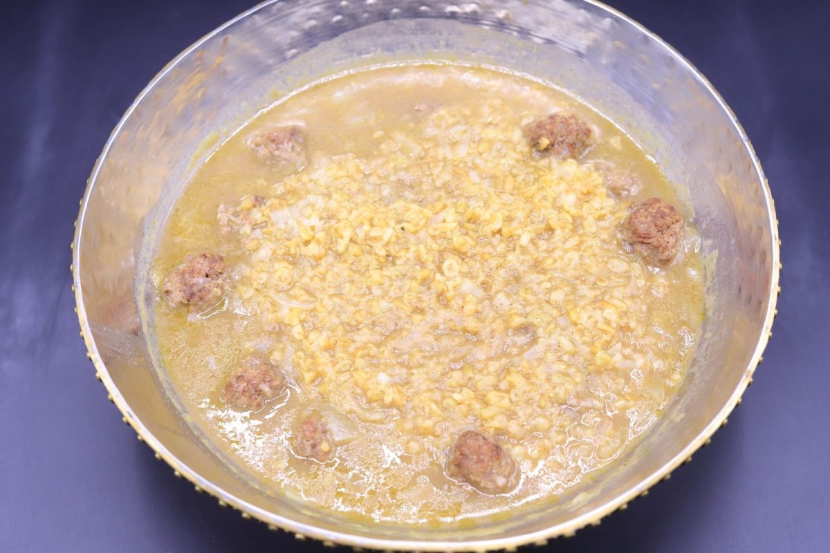 شوربة فريك بكرات اللحم