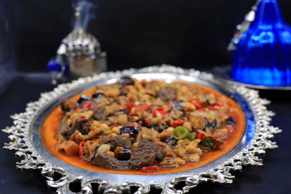 لحم حار بالباذنجان والحمص