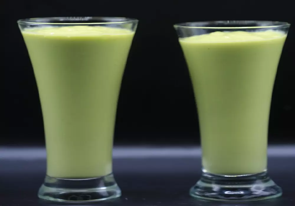 مخفوق الرايب بالأفوكادو