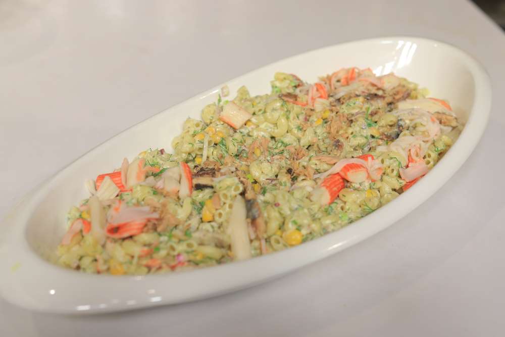 سلطة مكرونة بالتونة والكراب