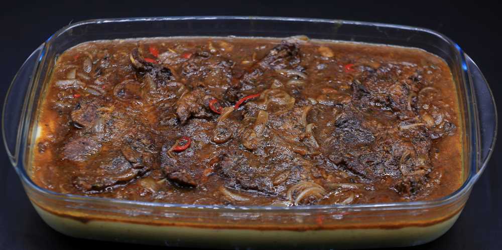 صينية اللحمة بالليمون والأعشاب