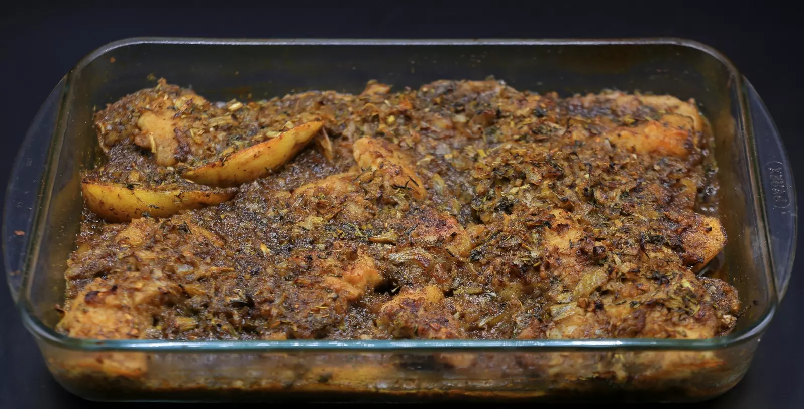 صينية دنيس بالبطاطس والأعشاب