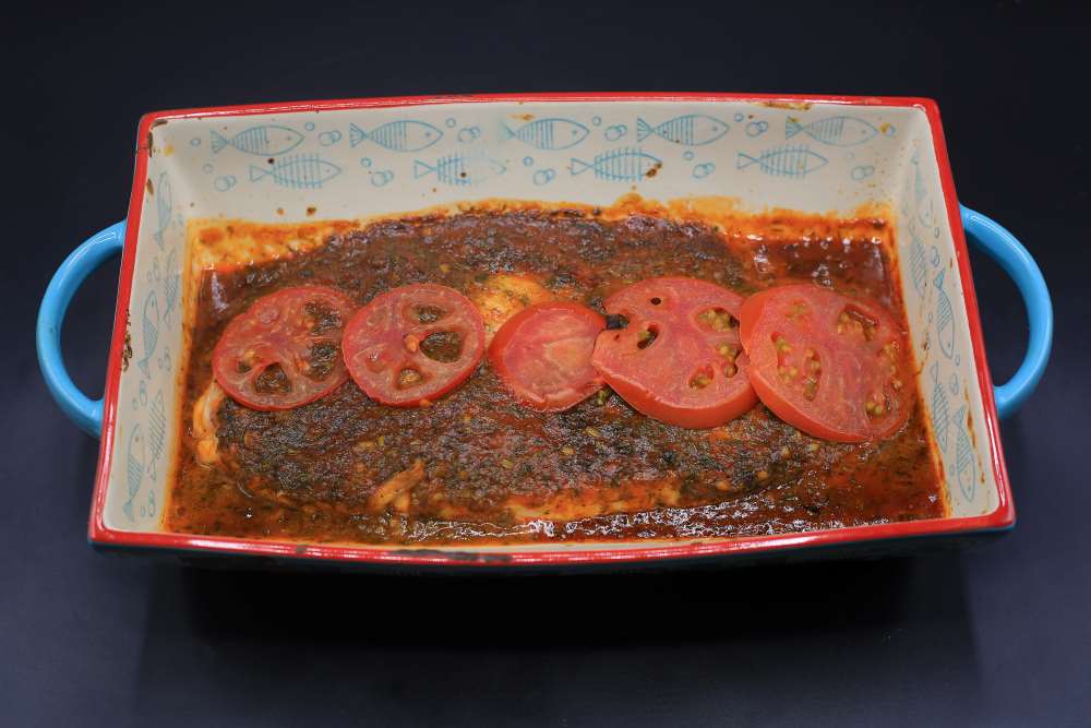 طاجن سمك بالصلصة