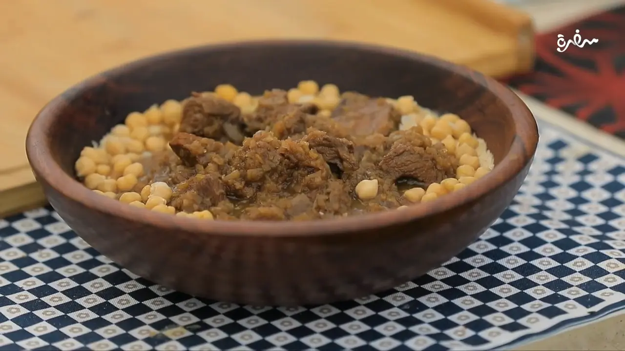 كباب حلة مع سلطة حمص بالطحينة