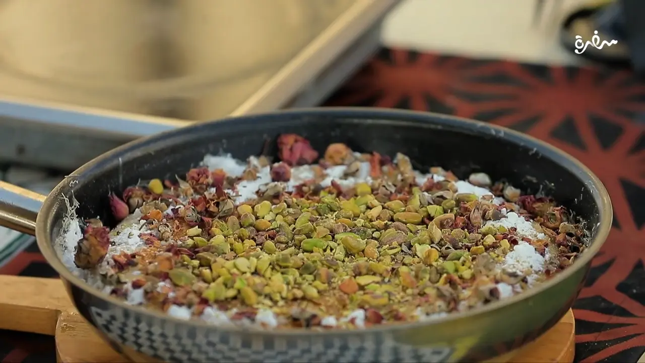 كنافة بالكاسترد على الطاسة