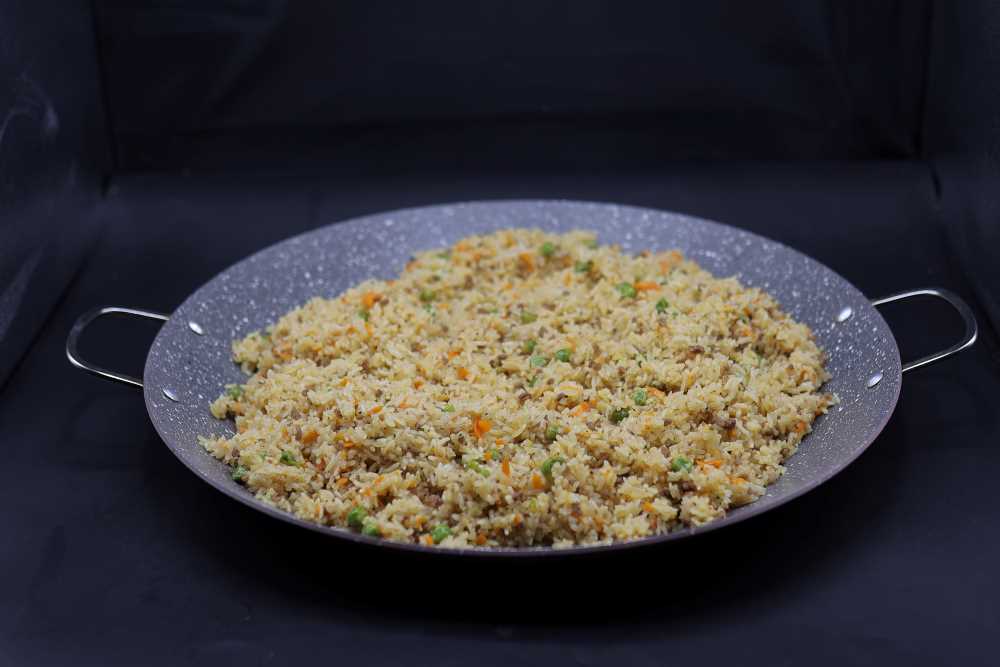 أرز باللحمة المفرومة في طاسة واحدة