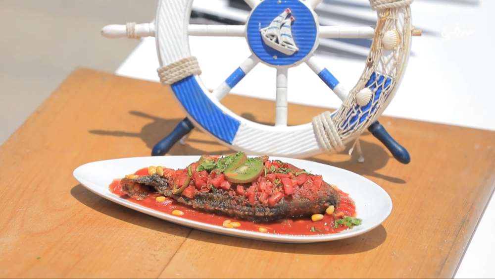 بلطي بالطماطم وجوزة الطيب
