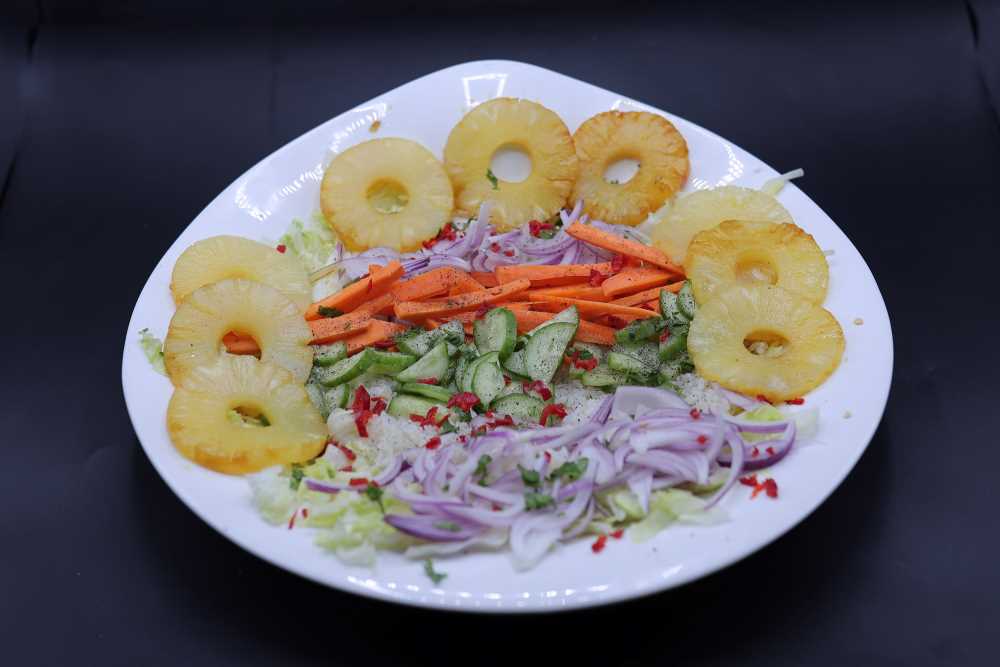 سلطة الأرز بالأناناس المكرمل