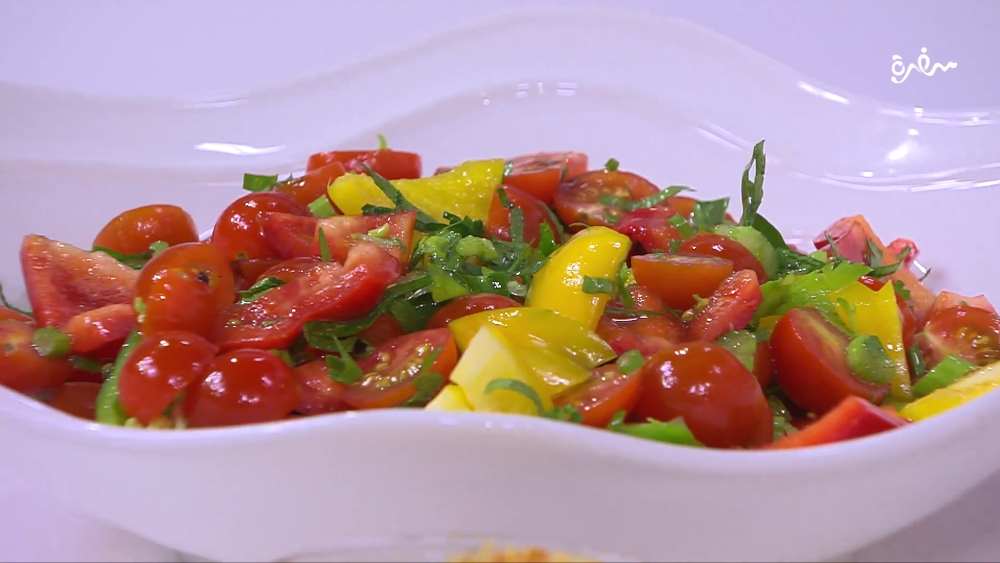 سلطة طماطم شيري بالكرفس