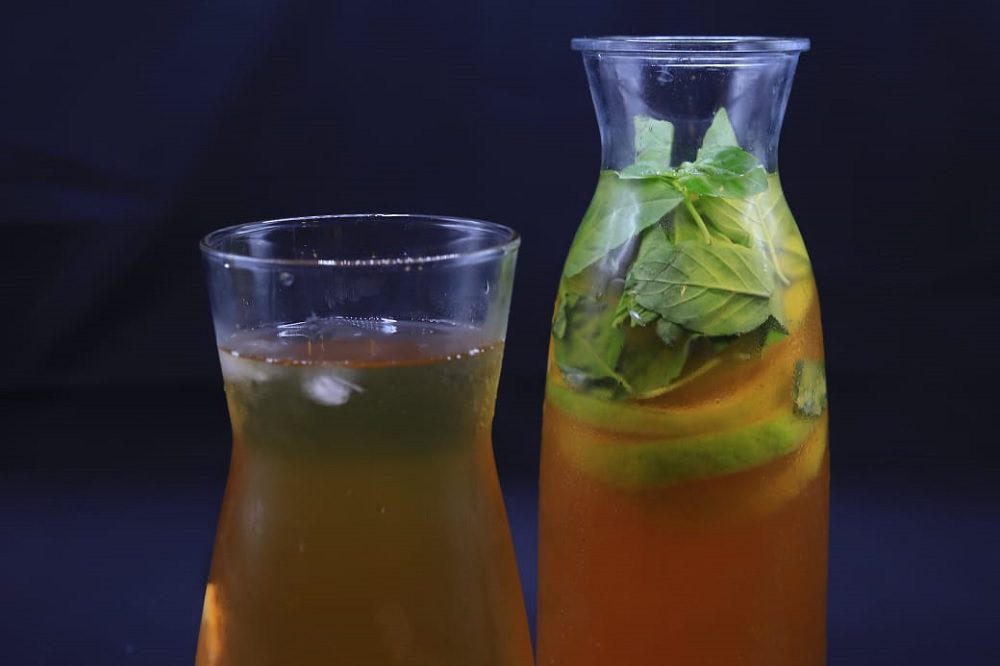 شاي مثلج بالليمون والريحان