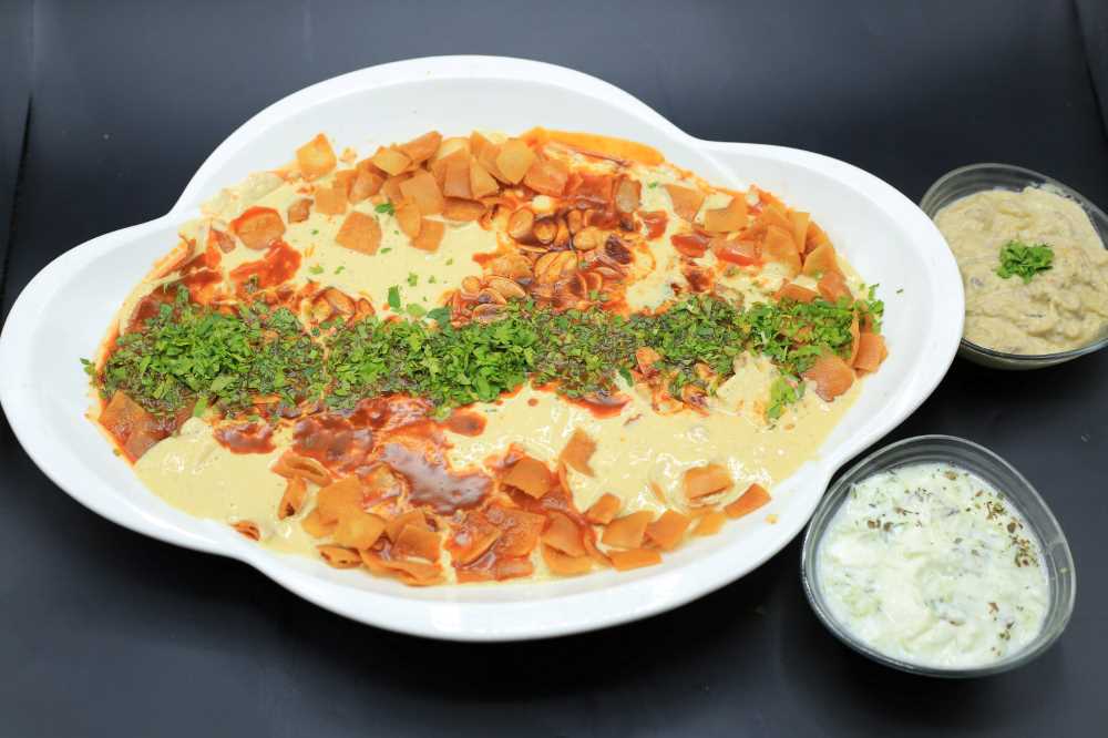 فتة حمص بالزبادي