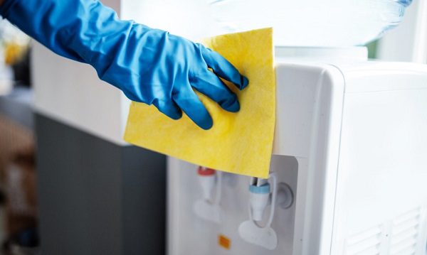 تنظيف مبرد المياه