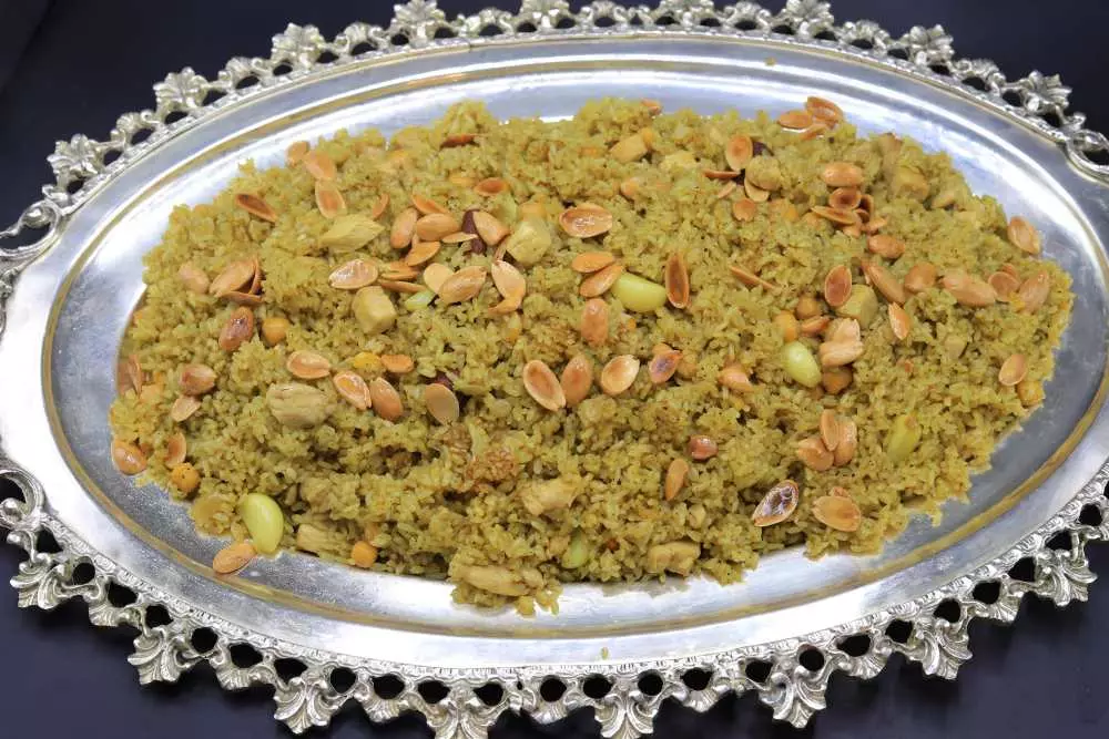 أرز بالدجاج والحمص