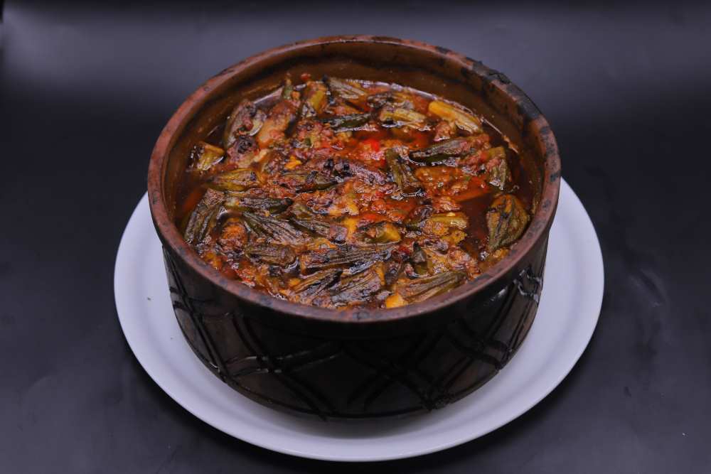 طاجن بامية بالسجق