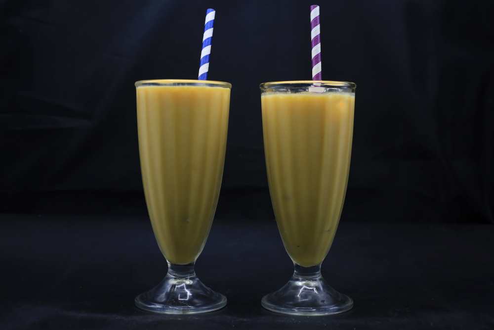 عصير مانجو بالزبادي