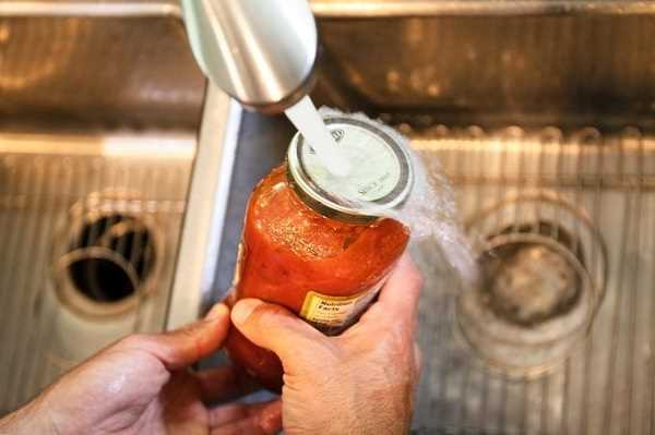 فتح البرطمان بالماء الساخن