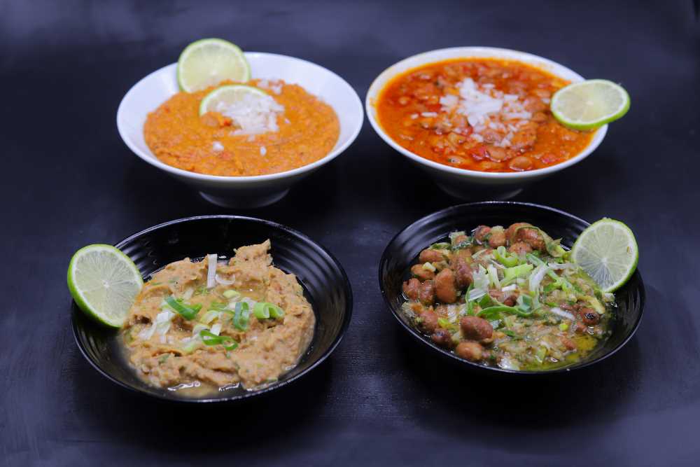 فول بالبصل والصلصة