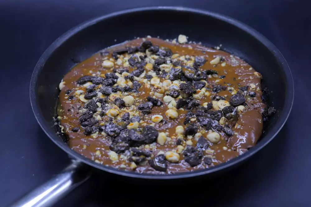 كيكة الشوكولاتة على الطاسة