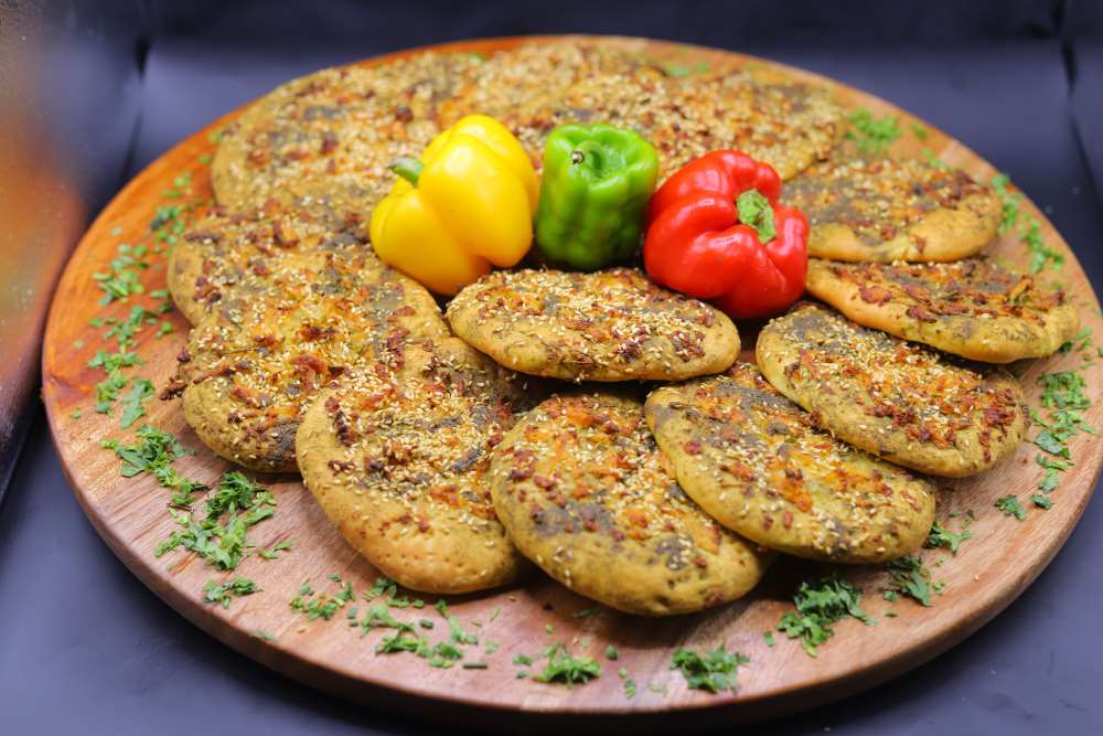 مناقيش بالجبنة والزعتر