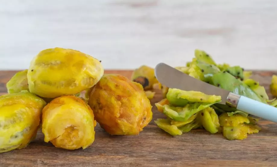 وداعاً للأشواك.. إليك طريقة تقشير التين الشوكي بسهولة في المنزل