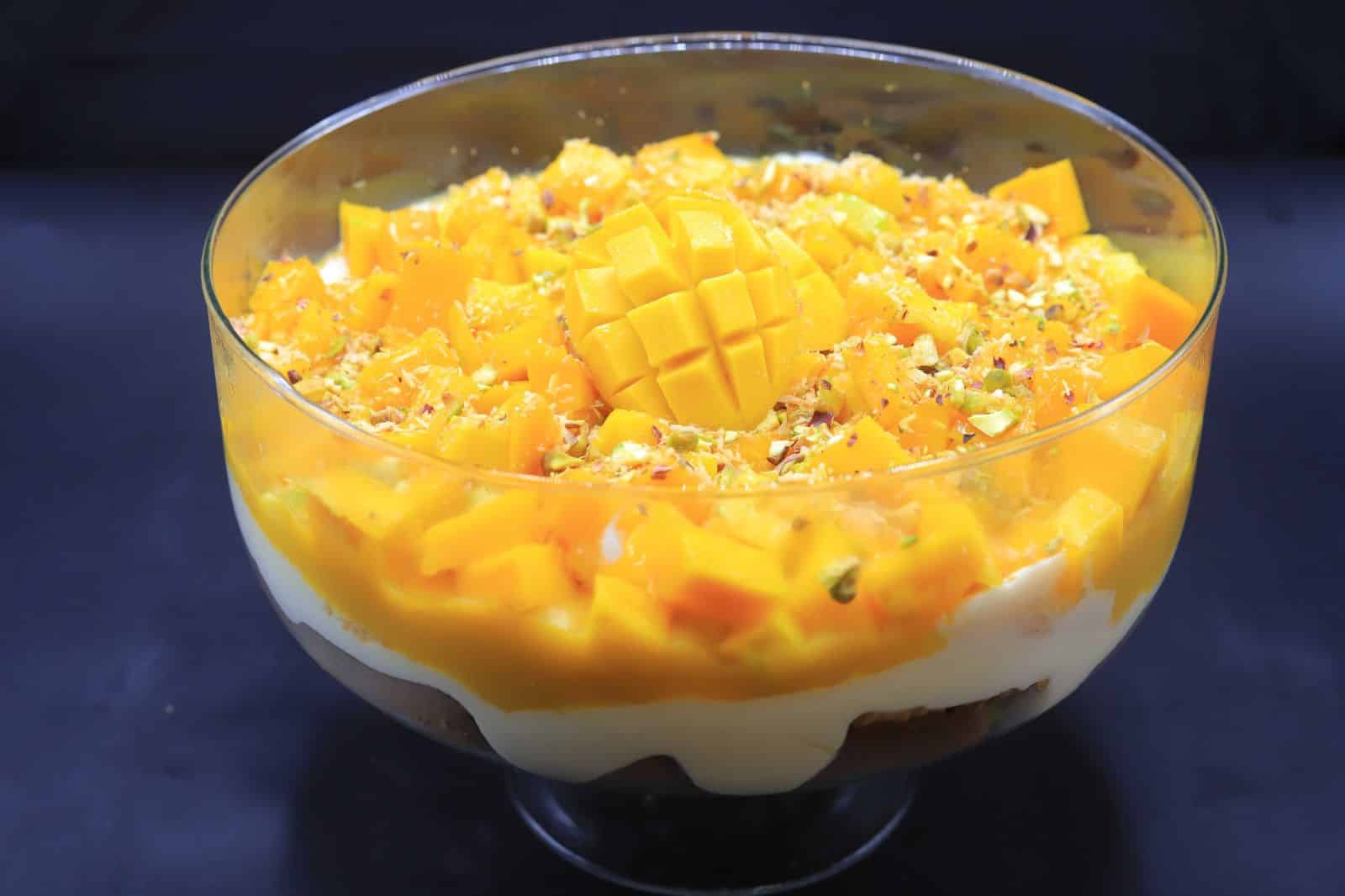 حلا المانجو وجوز الهند البارد