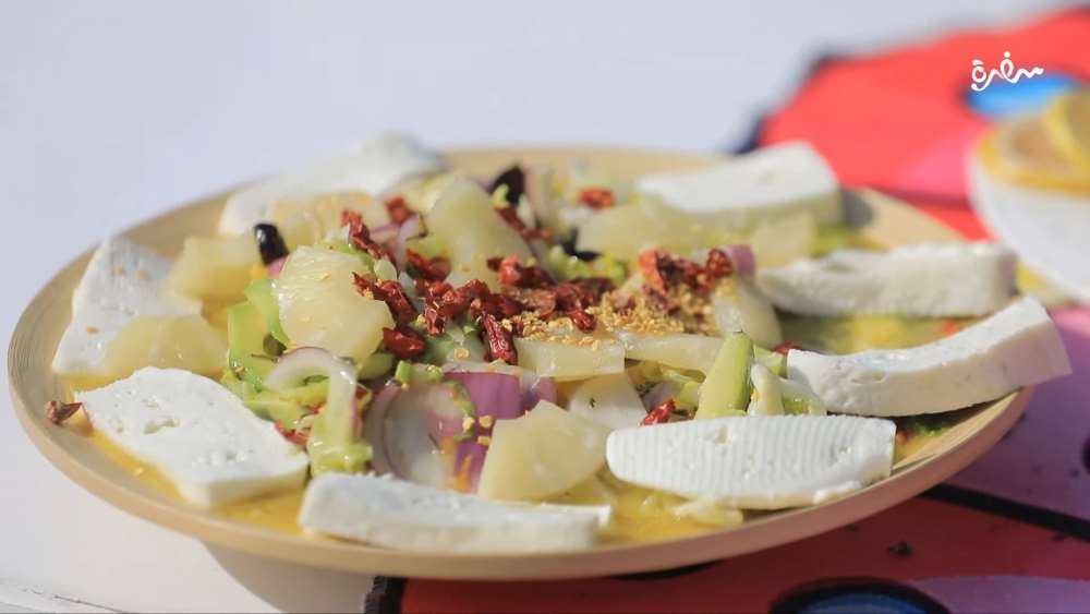 سلطة الجبنة الحلوم