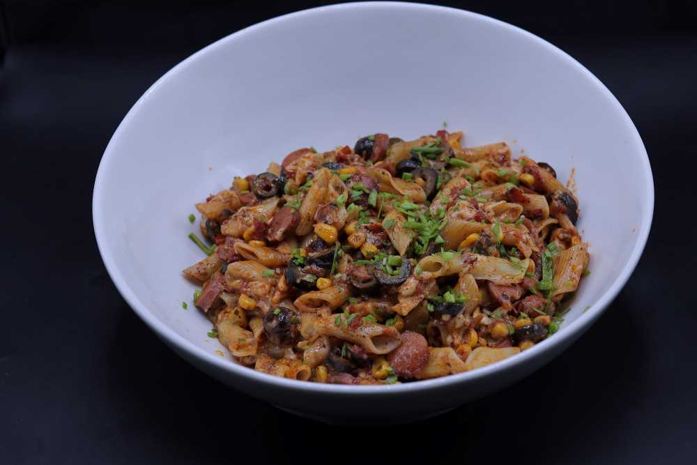 سلطة المكرونة بطعم البيتزا