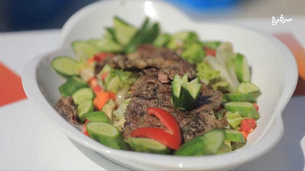 سلطة صحية ستيك بالأفوكادو