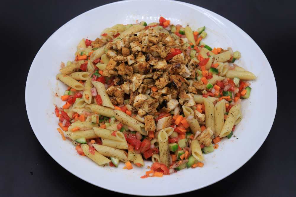 سلطة مكرونة بالدجاج