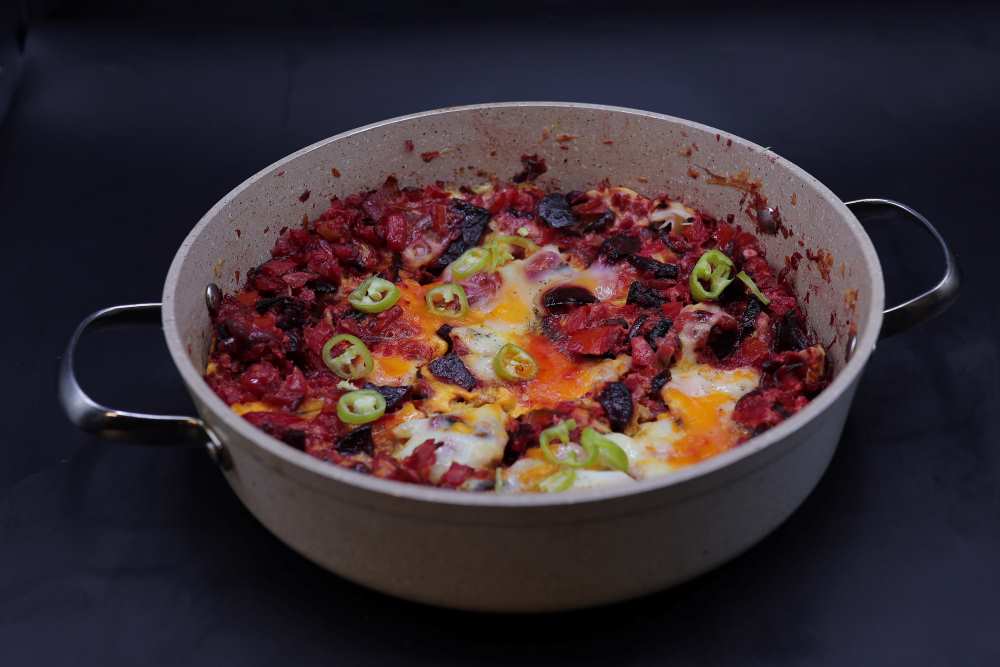 شكشوكة البيض بالبنجر