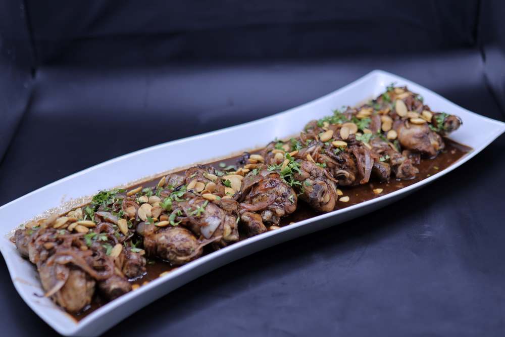 صينية دبابيس الدجاج بالبصل والسماق