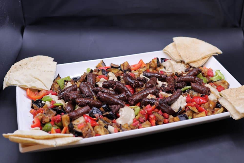 طاسة السجق بالباذنجان