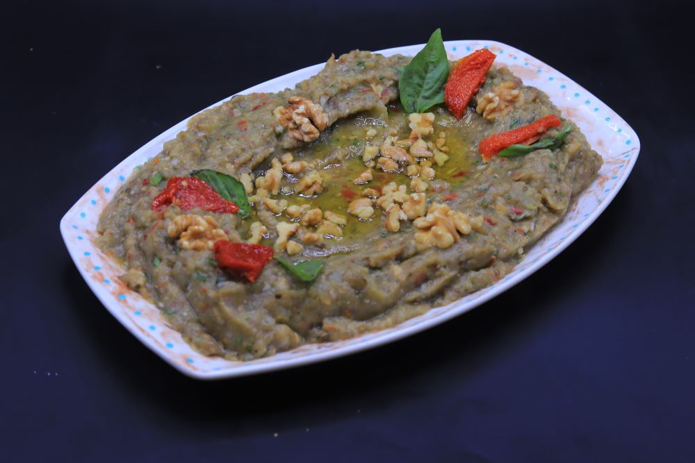 غموس الباذنجان والطماطم المجففة