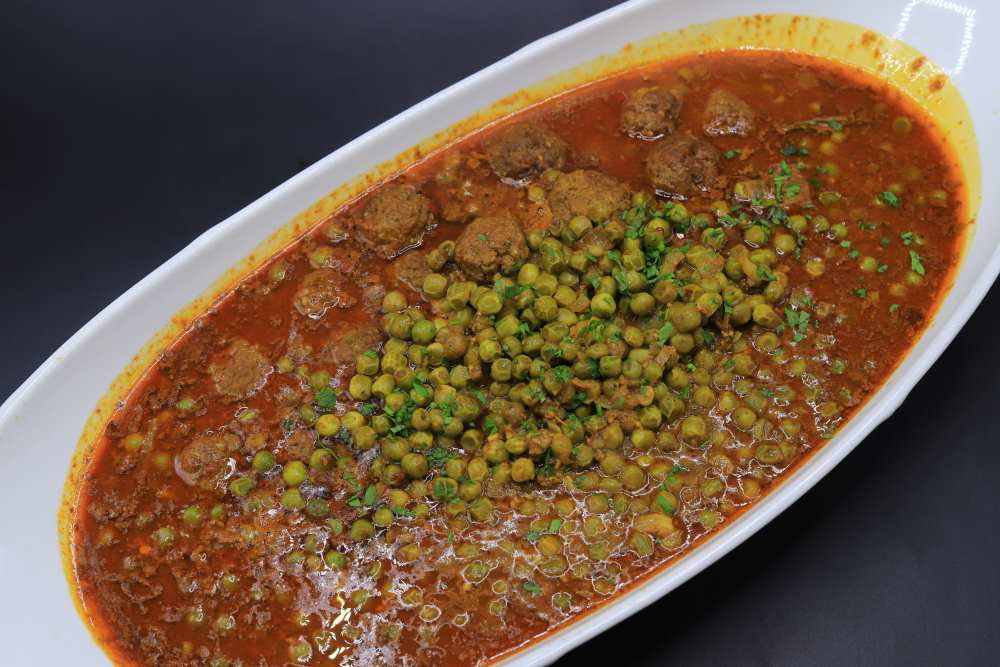 كرات اللحم بالبسلة والكاري