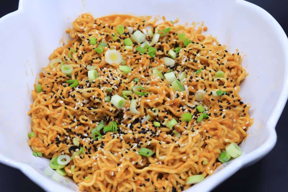 نودلز بزبدة الفول السوداني