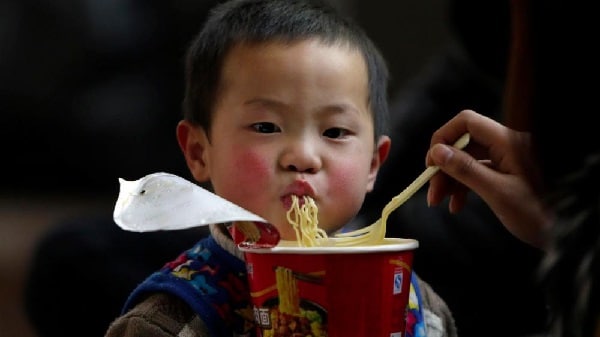 أضرار النودلز على الأطفال