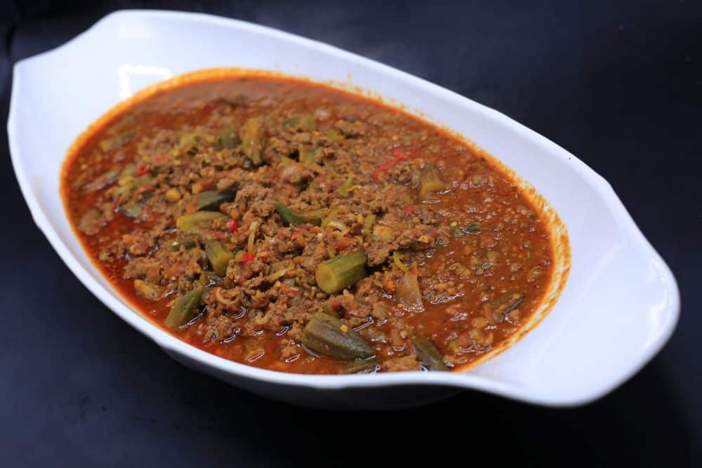 بامية باللحمة المفرومة