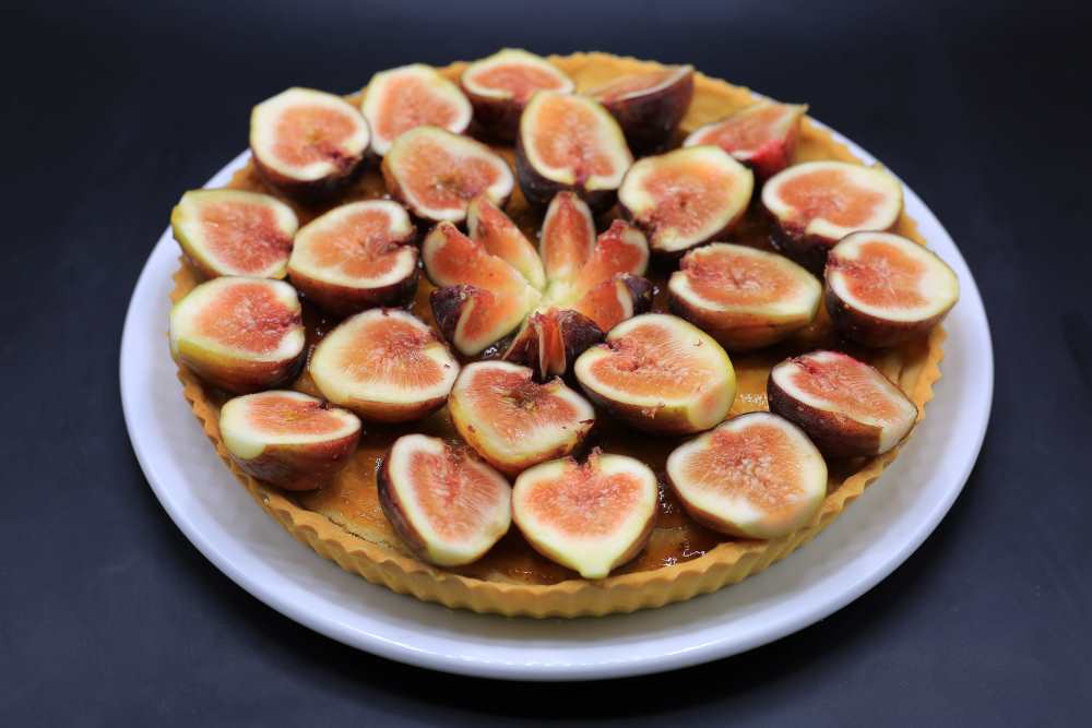 تارت التين بكريمة اللوز